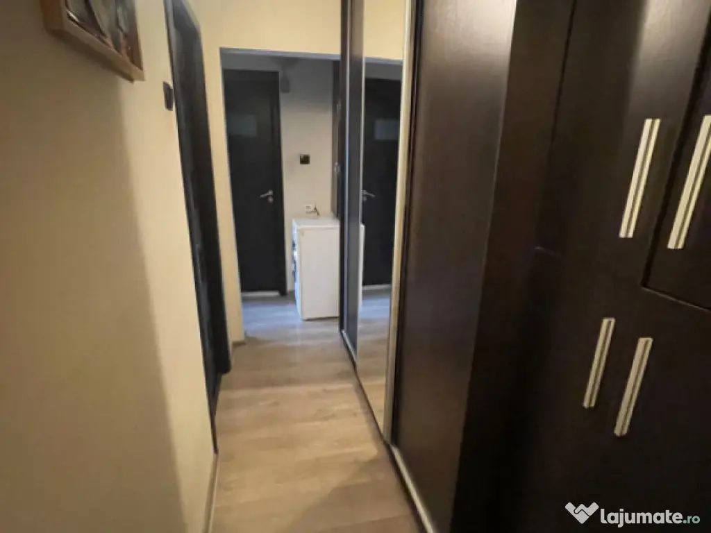 Apartament cu 3 camere, etaj 3, Craiovita Noua