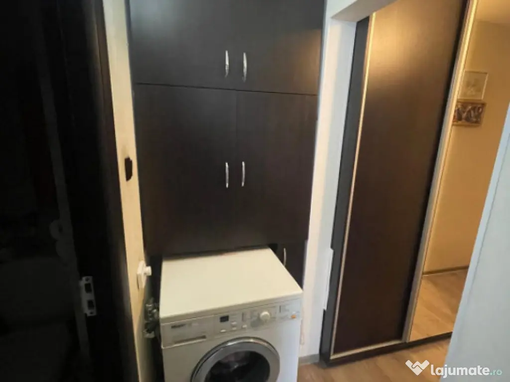 Apartament cu 3 camere, etaj 3, Craiovita Noua