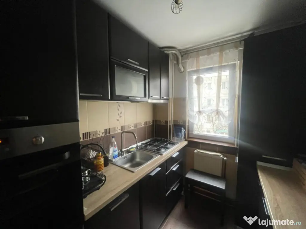 Apartament cu 3 camere, etaj 3, Craiovita Noua