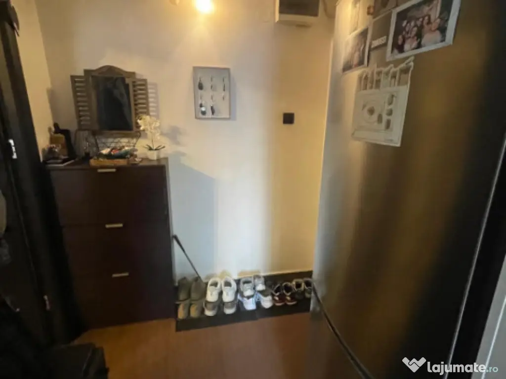 Apartament cu 3 camere, etaj 3, Craiovita Noua