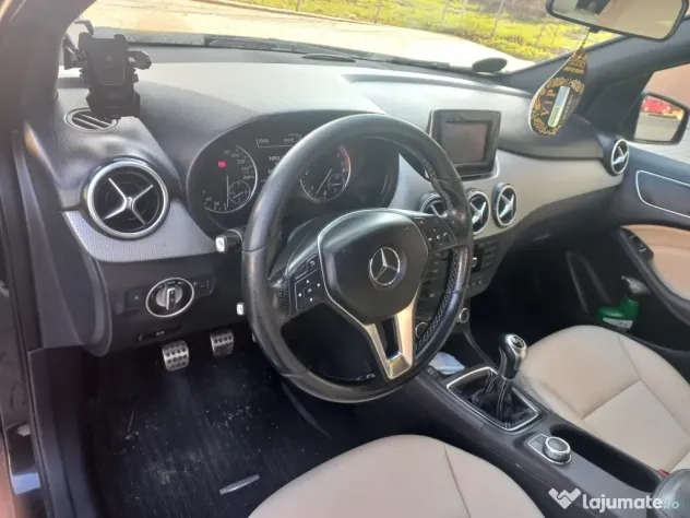 Vand Mercedes b180 cdi