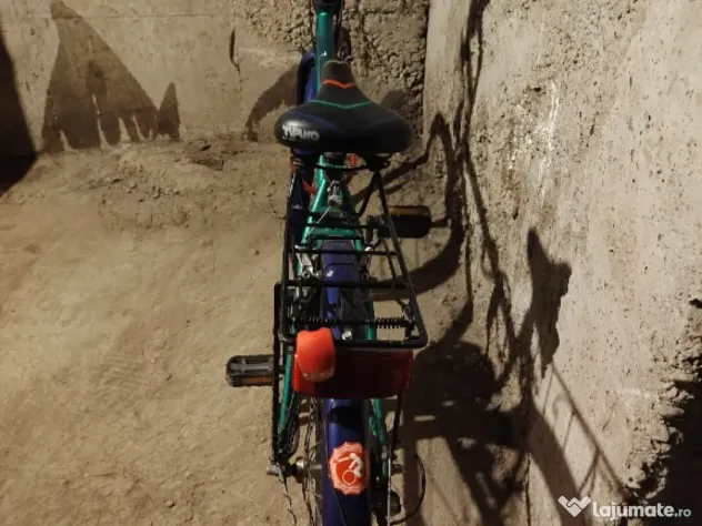 Vând bicicleta de dama, de oraș.