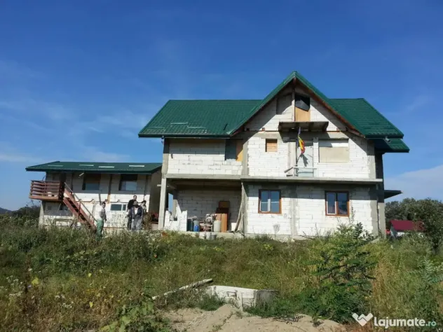 Casă la roșu + teren 1000 mp – Dobrovăț, Iași