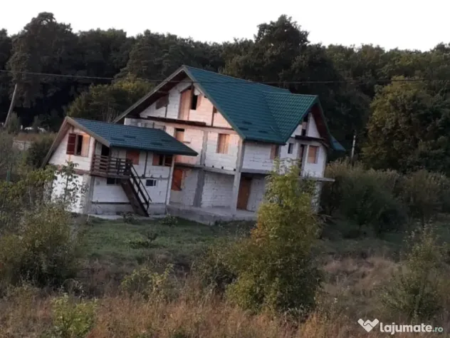Casă la roșu + teren 1000 mp – Dobrovăț, Iași