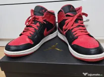 Air Jordan 1 Mid ,,Bred'' - Black/Red