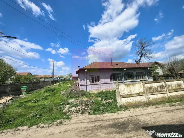 Teren cu o casă demolabilă în satul Poșta la 15 minut...