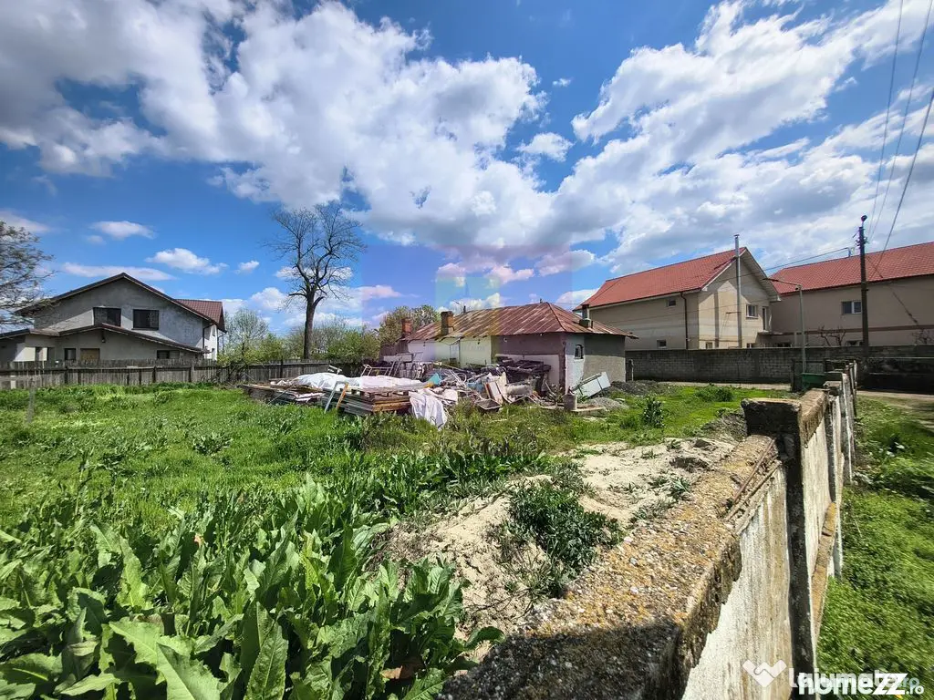 Teren cu o casă demolabilă în satul Poșta la 15 minut...