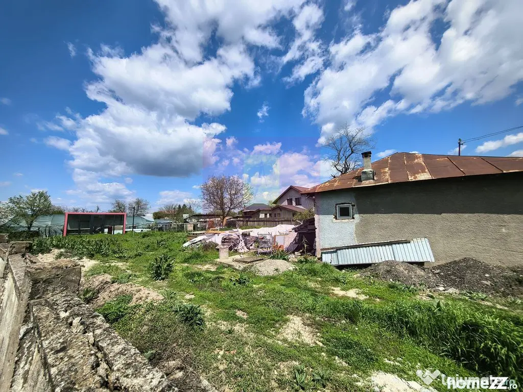 Teren cu o casă demolabilă în satul Poșta la 15 minut...