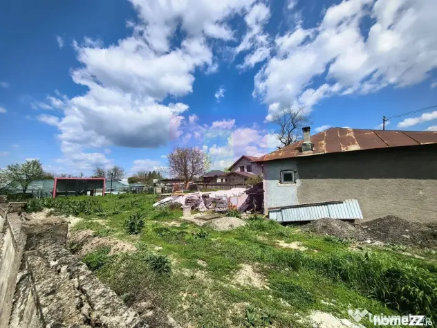 Teren cu o casă demolabilă în satul Poșta la 15 minut...