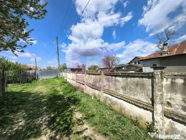 Teren cu o casă demolabilă în satul Poșta la 15 minut...