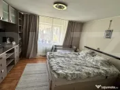 Casă spațioasă, complet mobilată, cu piscină si panouri 