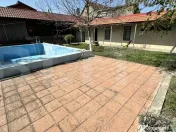 Casă spațioasă, complet mobilată, cu piscină si panouri 