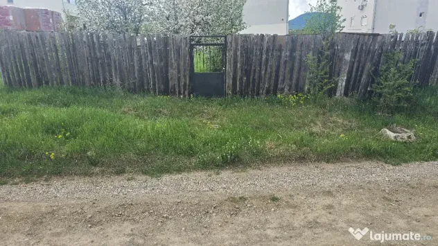 Vand teren intravilan in Zavoi partea de jos situat pe str. Sadoveanu,