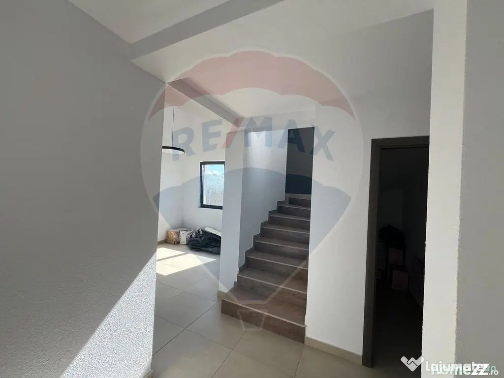 Casă / Vilă 5 camere în zona Nord - Focsani (Vrancea)