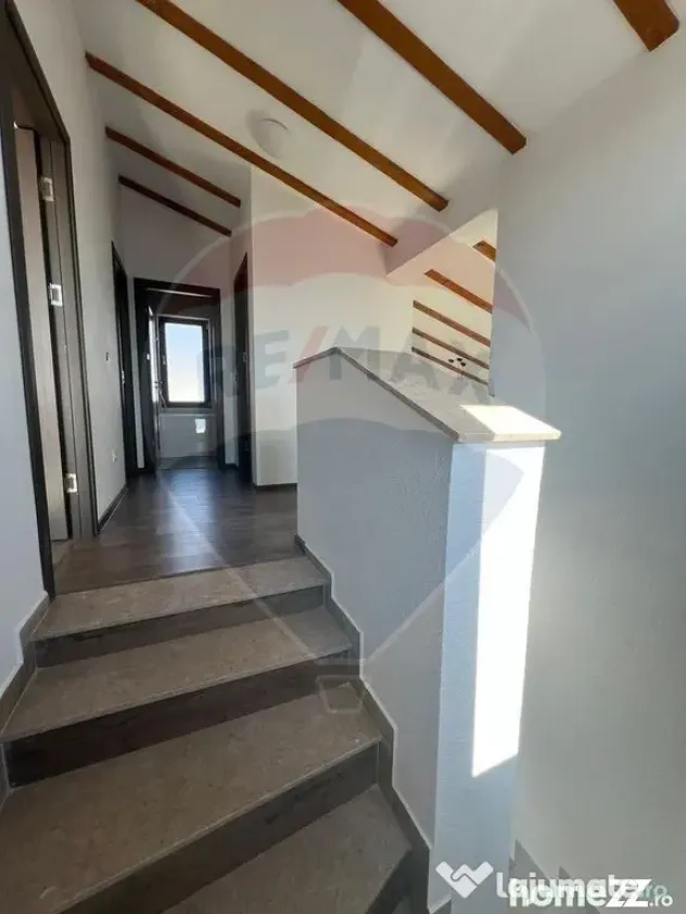 Casă / Vilă 5 camere în zona Nord - Focsani (Vrancea)