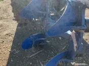 Plug reversibil pentru tractor 