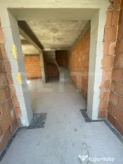 Apartament cu 3 camere, dispus pe două niveluri, cu gradina 