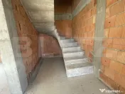 Apartament cu 3 camere, dispus pe două niveluri, cu gradina 