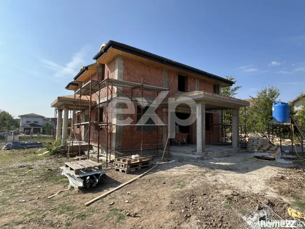 De vanzare vila individuala 6 camere finisaje premium zona L