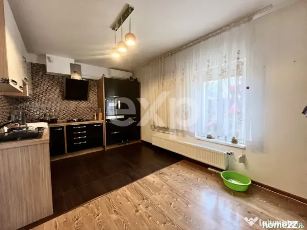 De vanzare vila individuala 7 camere mobilata si utilata com