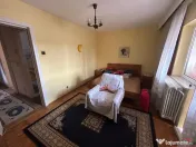 Apartament cu 4 camere de , zona liceul Pedagogic 