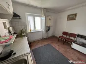 Apartament cu 4 camere de , zona liceul Pedagogic 