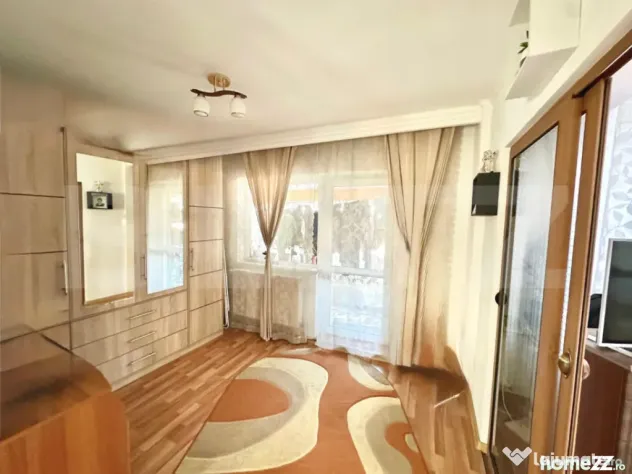 Apartament cu scara interioara, 100 mp, 5 camere, 2 bai, Cet - Alba Iulia (Alba)