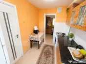 Apartament 3camere, Balcon , etaj 3 , parcare 