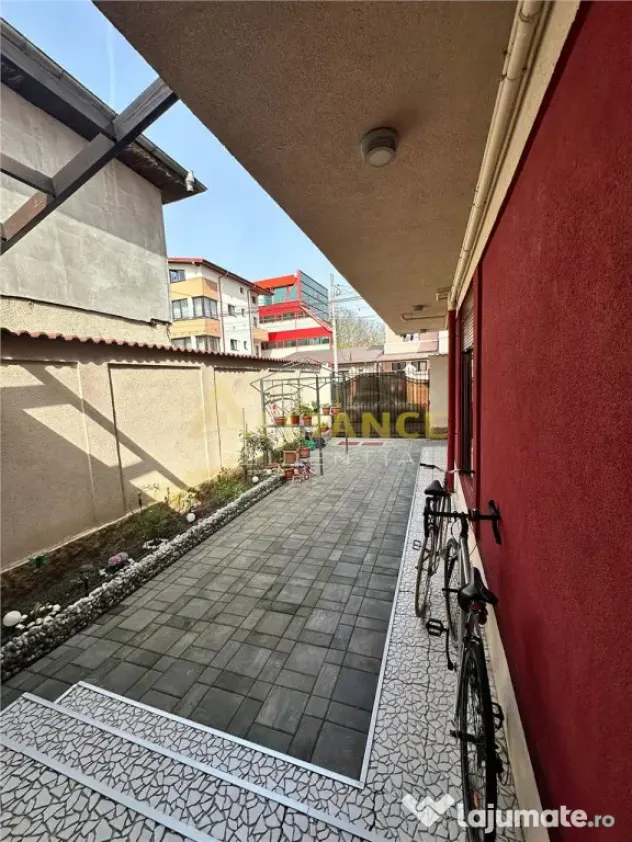 Piata Sudului ~Casa individuala 4 camere ~ 3 bai
