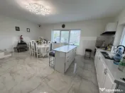 Casă cu 4 camere în suprafață de 180 mp 