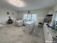 Casă cu 4 camere în suprafață de 180 mp 