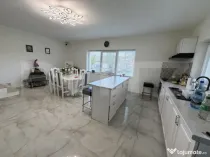 Casă cu 4 camere în suprafață de 180 mp