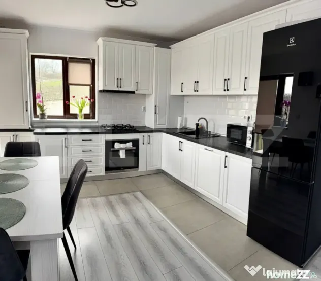 Apartament 3 camere, decomandat, curte 90 mp și 2 terase - - Dej (Cluj)