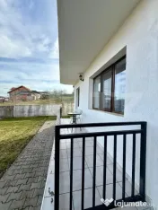 Apartament 3 camere, decomandat, curte 90 mp și 2 terase - 