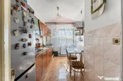 Apartament cu 3 camere de vânzare - zona Aurel Vlaicu 