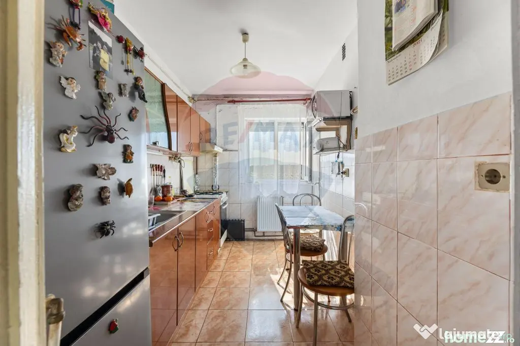 Apartament cu 3 camere de vânzare - zona Aurel Vlaicu