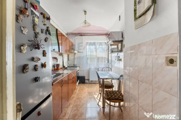 Apartament cu 3 camere de vânzare - zona Aurel Vlaicu