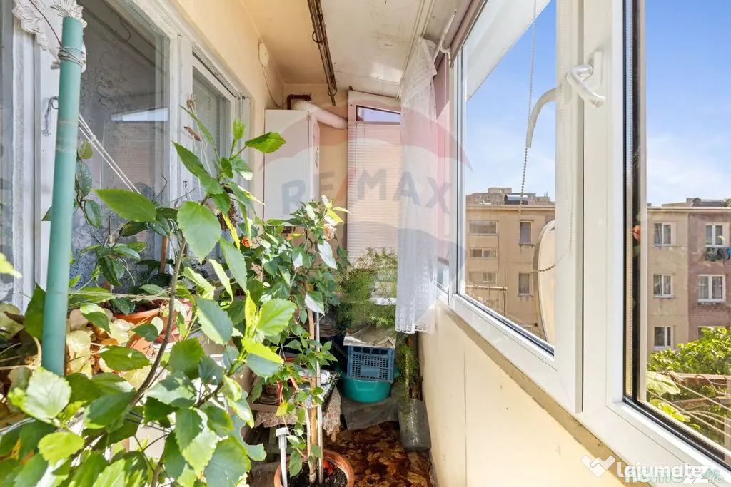 Apartament cu 3 camere de vânzare - zona Aurel Vlaicu
