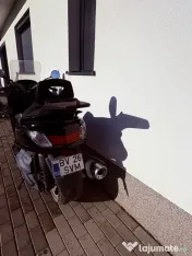 Motocicleta Yamaha Majesty 400 – Maxi-Scooter confortabil 