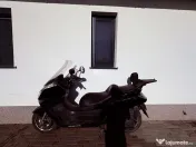 Motocicleta Yamaha Majesty 400 – Maxi-Scooter confortabil 