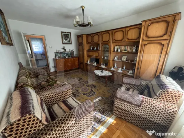 Apartament 3 camere, decomandat, 64 mp, etaj 3 – balcon ma