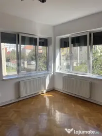 Spatiu de birou, 2 camere, semidecomandat, cu gradina la cas