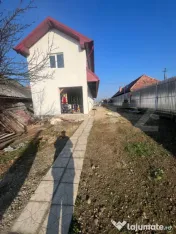 Casă de vânzare în Sângeorgiu de Mureș cu 1.030 m² ter 