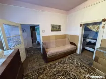 Casa de vanzare, cu 2 camere.