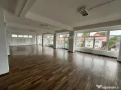 Spatiu comercial de vanzare, 5 incaperi, 220 mp, zona centra 