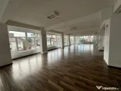 Spatiu comercial de vanzare, 5 incaperi, 220 mp, zona centra 
