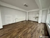 Spatiu comercial de vanzare, 5 incaperi, 220 mp, zona centra 