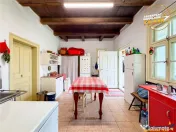Casa cu farmec rustic teren privat de 3.315 mp, Borosneul 
