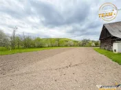 Casa cu farmec rustic teren privat de 3.315 mp, Borosneul 