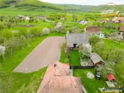 Casa cu farmec rustic teren privat de 3.315 mp, Borosneul 